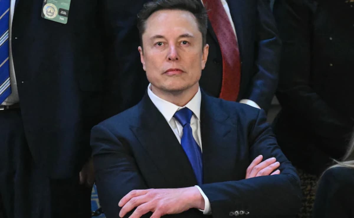 “Robots Will Outperform Best Surgeons In 5 Years”: Elon Musk